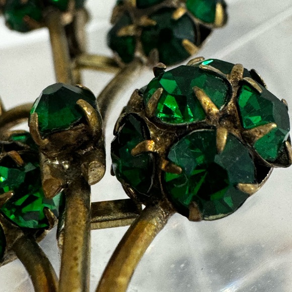 Antique pre-WWII Czech Brooch Sparkly Green Emerald Crystal Brass trombone clasp - Picture 13 of 17